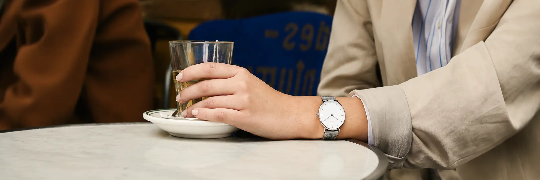 Montre femme portee au poignet